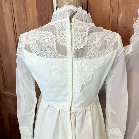 Vintage Union Made Wedding Dress & Vail - Picture 9 of 12